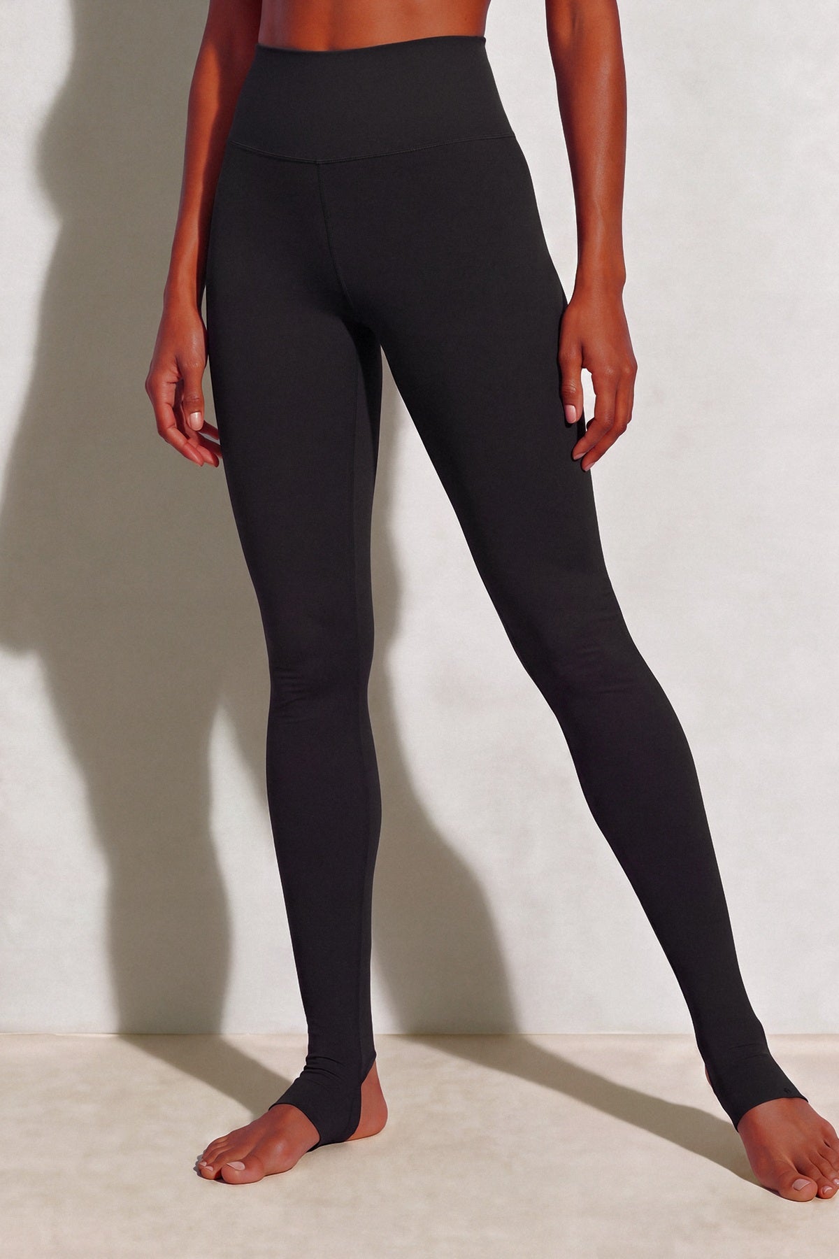 Skynwear Apex Legging in black, alternate view
